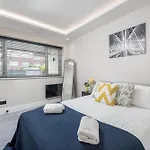 Skyvillion -Cozy & Amazing King 1Bed Apartment In London Cockfosters Mins To Tube